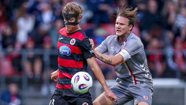 Jahn Regensburg um Kapitän Felix Strauss (r.) geht auswärts mal wieder leer aus.