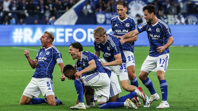 Die Schalker feiern einen gelungenen Auftakt in die neue Saison.