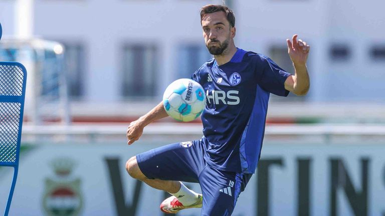 Der FC Schalke 04 kann auf Kapitän Kenan Karaman gegen Kaiserslautern bauen.