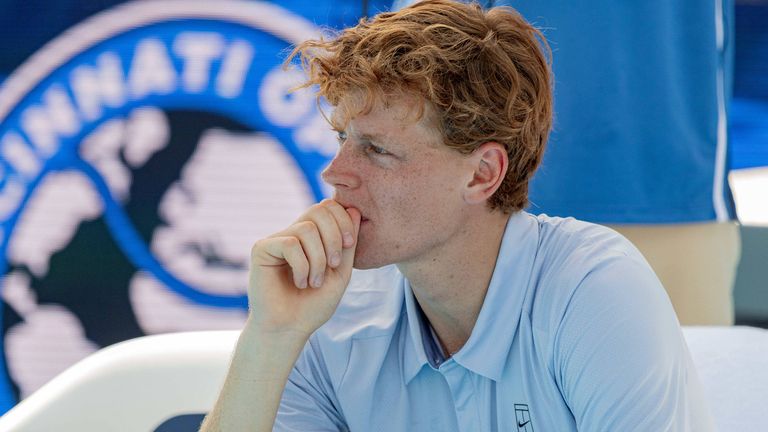 Jannik Sinner muss in Cincinnati aufgeben.