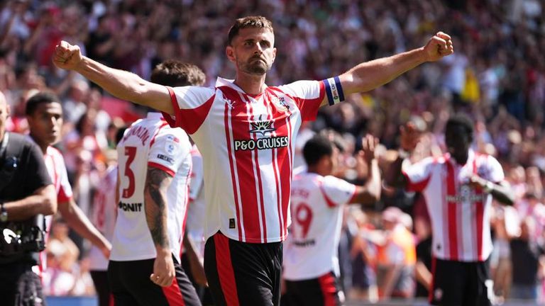 In letzter Sekunde erzielt Southampton den Siegtreffer gegen Aufsteiger Wrexham. 