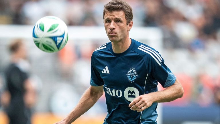 Thomas Müller spricht über Bayern-Neuzugang Luis Diaz und zieht einen Vergleich zwischen Michael Olise und Franck Ribery.