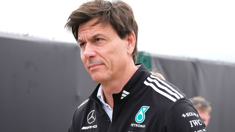 Kann Teamchef Toto Wolff Max Verstappen nach 2026 zu Mercedes locken?