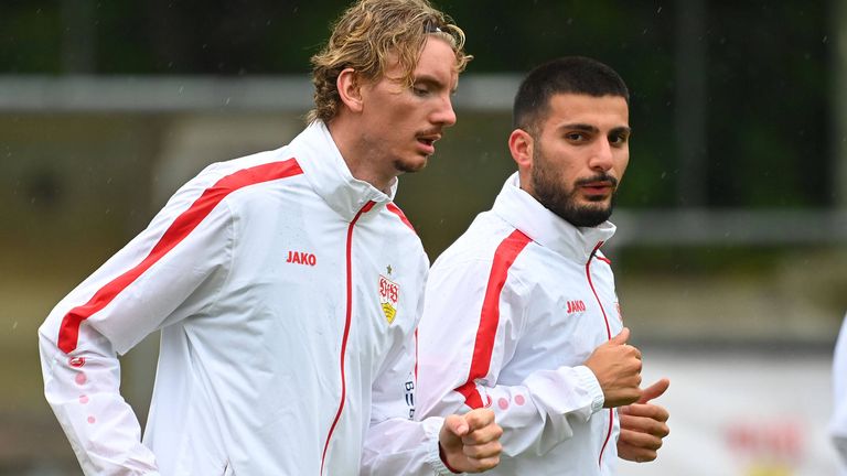 Deniz Undav (re.) nimmt Nick Woltemade in Schutz.