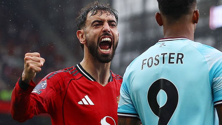 Bruno Fernandes bejubelt seinen Siegtreffer für Manchester United.