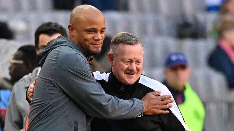 Gladbach-Manager Roland Virkus (rechts) und Bayern-Coach Vindent Kompany (links) haben ein gutes Verhältnis zueinander.