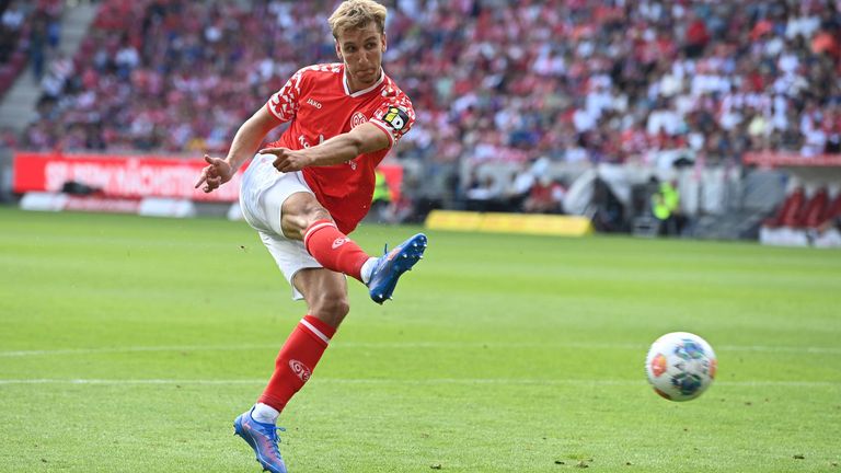 Nelson Weiper verlängert in Mainz.