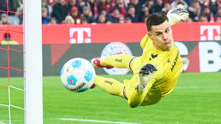 Zieht es Werder-Keeper Michael Zetterer auf die Insel?