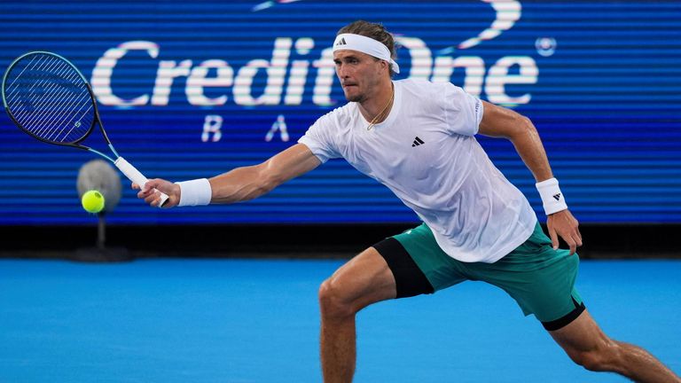 Alexander Zverev darf sich bei den US Open zum Auftakt in der größten Tennisarena der Welt beweisen.