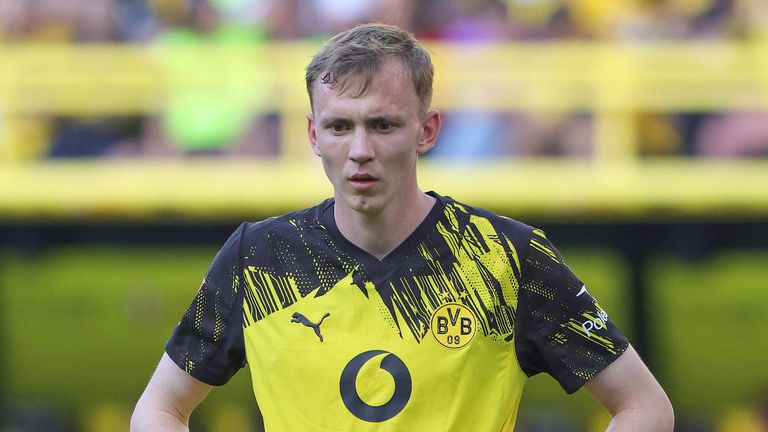 firo: 10.08.2025 Football, Football, 1.Liga, 1.Bundesliga, Season 2025/2026, Season Opening, BVB, Borussia Dortmund - Juventus Turin Men, 1:2 Maximilian Beier, BVB, whole figure Photo by: Ralf Ibing/picture-alliance/dpa/AP Images