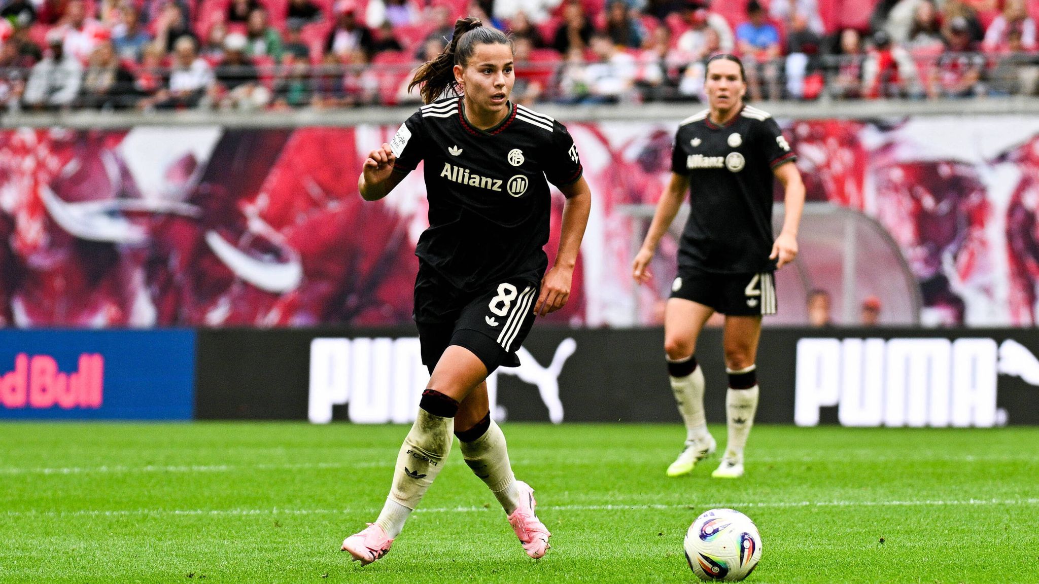 FC Bayern München besiegt RB Leipzig in der Frauen Bundesliga dank FC Bayern München besiegt RB Leipzig in der Frauen Bundesliga dank