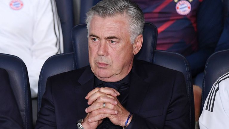 Carlo Ancelotti musste den FC Bayern nach einer Pleite bei Paris Saint-Germain verlassen.