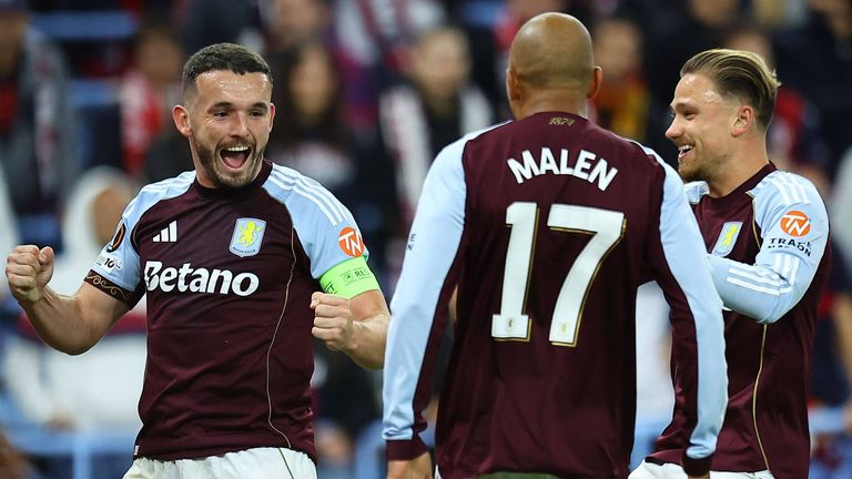 John McGinn (l.) führt Aston Villa mit seinem Treffer zum ersten Saisonerfolg.