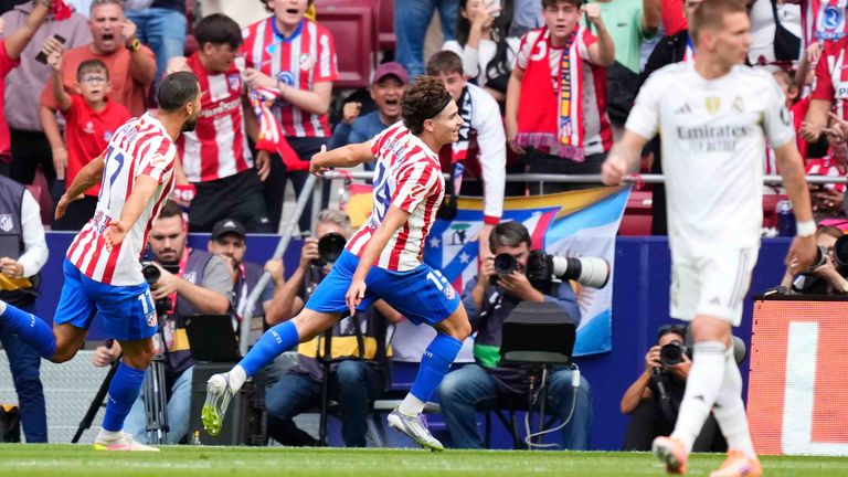 Atletico Madrid feiert einen 5:2-Sieg im Stadtderby gegen Real Madrid.