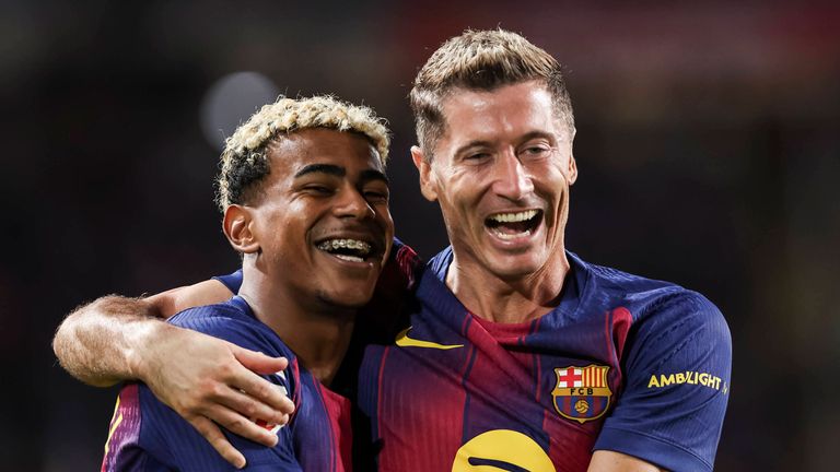 Lamine Yamal (l.) und Robert Lewandowski schießen Barca an die Spitze.