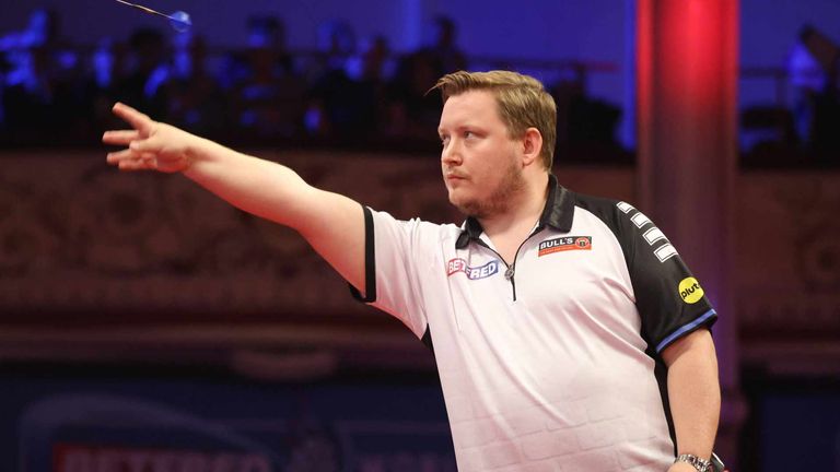Martin Schindler hat als erster deutscher Profi überhaupt den Sprung unter die besten 16 Darts-Spieler der Welt geschafft. 