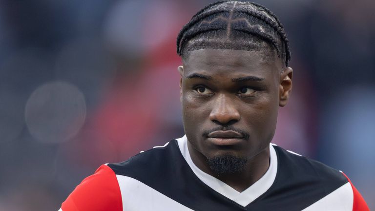 JUNIOR DINA EBIMBE wechselt per Leihbasis von Eintracht Frankfurt zu Stade Brest.