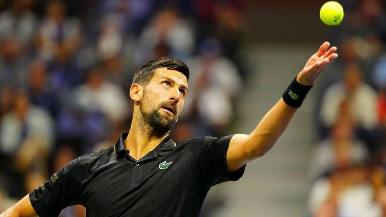 Novak Djokovic steht nach einem Sieg gegen Taylor Fritz im Halbfinale der US Open.