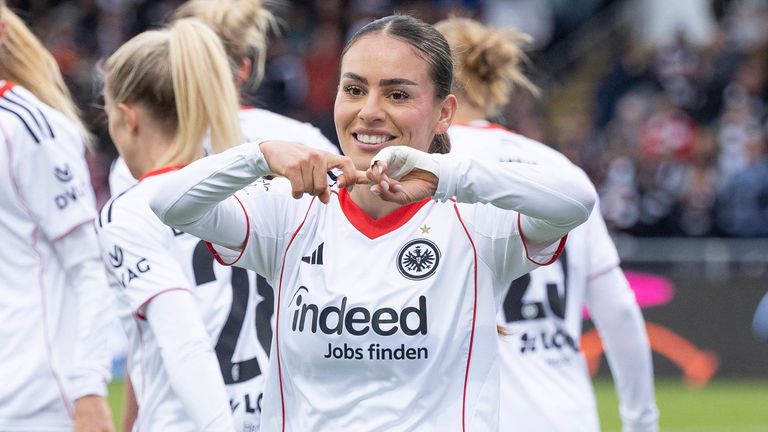 Eintracht Frankfurt gewinnt gegen RB Leipzig.