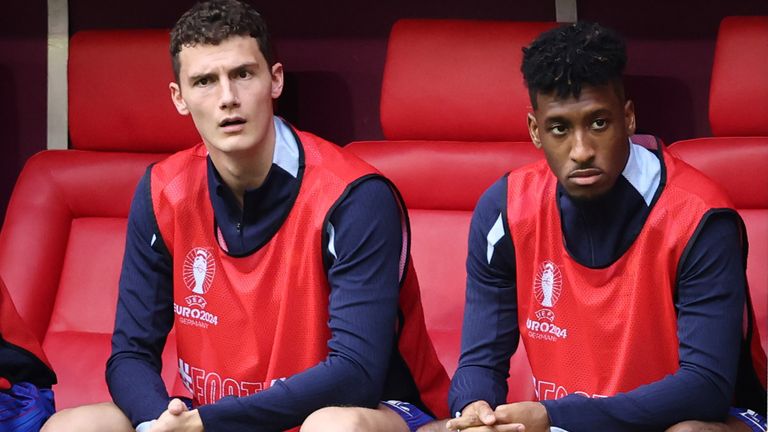 Benjamin Pavard (l.) spricht über seinen Wechsel von Inter Mailand zu Olympique Marseille. 