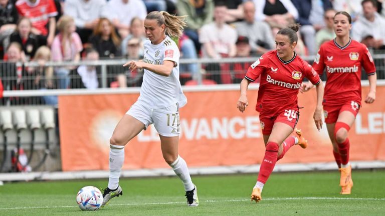 Bayer Leverkusen und der FC Bayern München eröffnen die neue Saison in der Frauen-Bundesliga vor einer Rekordkulisse.