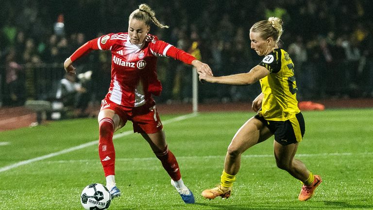 Giulia Gwinn (r.) und der FC Bayern setzen sich beim BVB durch.