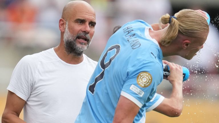 Pep Guardiola kontert Arne Slot.