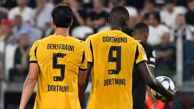 Serhou Guirassy (r.) schnappte sich schon den Ball.