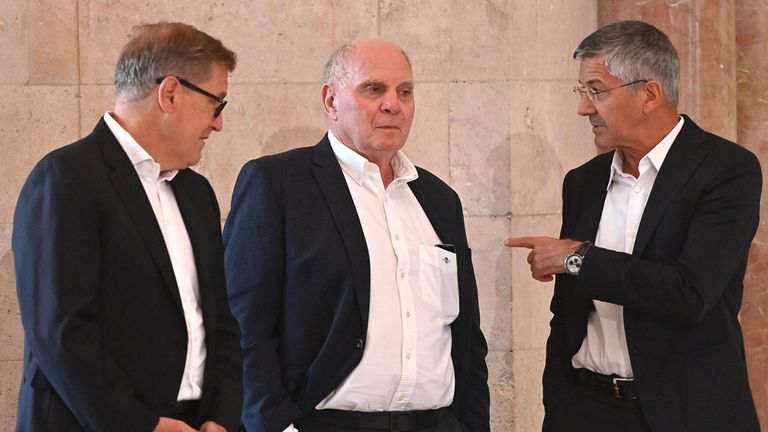 Herbert Hainer (l.) und Jan-Christian Dreesen (r.) verteidigen Uli Hoeneß.