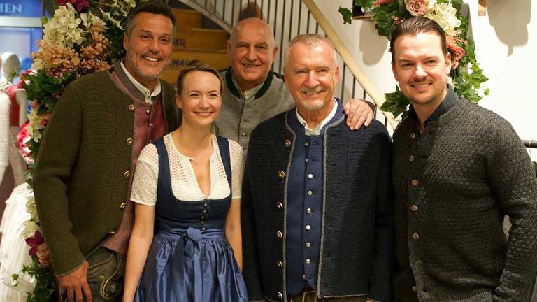 Julio Cesar, Eileen Popielaty und Axel Munz von Angermaier, Roger Wittmann und Sky-Reporter Florian Plettenberg (vl.).