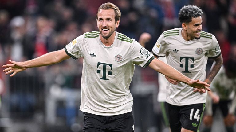 Harry Kane bejubelt ein Tor gegen Werder Bremen.