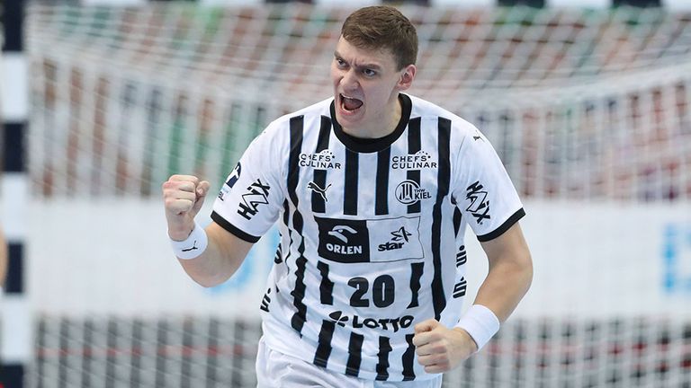 Lukas Laube jubelt über ein Tor für den THW Kiel.