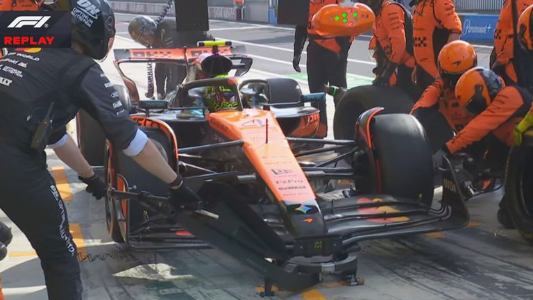 Der Stopp von McLaren-Pilot Lando Norris in Monza geht in die Hose.