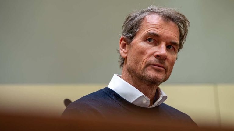 Gerüchten zufolge plant Ex-Nationaltorhüter Jens Lehmann einen Einstieg bei Drittligist 1860 München.