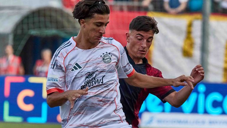 Adin Licina (l.) kann auf der 10 Spielen, aber auch auf den Außenpositionen.