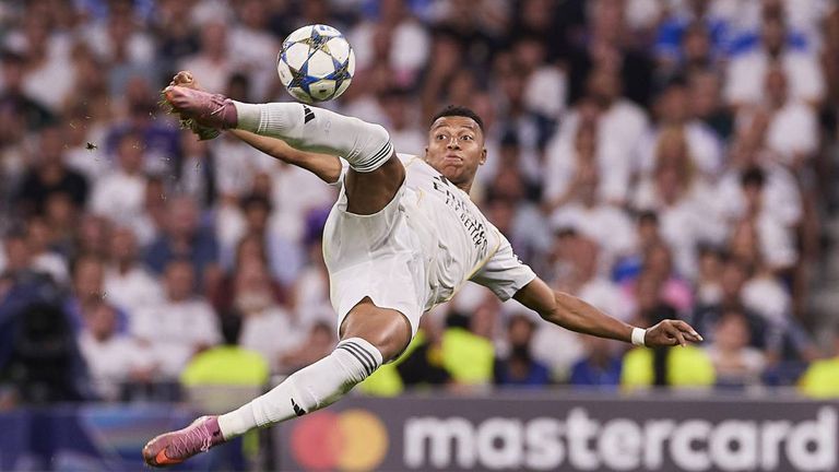 Kylian Mbappe steht nach seinem Doppelpack gegen Marseille bei insgesamt 50 Toren im Real-Trikot. 
