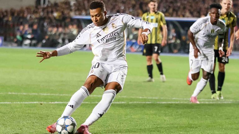 Kylian Mbappe erzielt beim Sieg gegen Almaty einen Dreierpack.