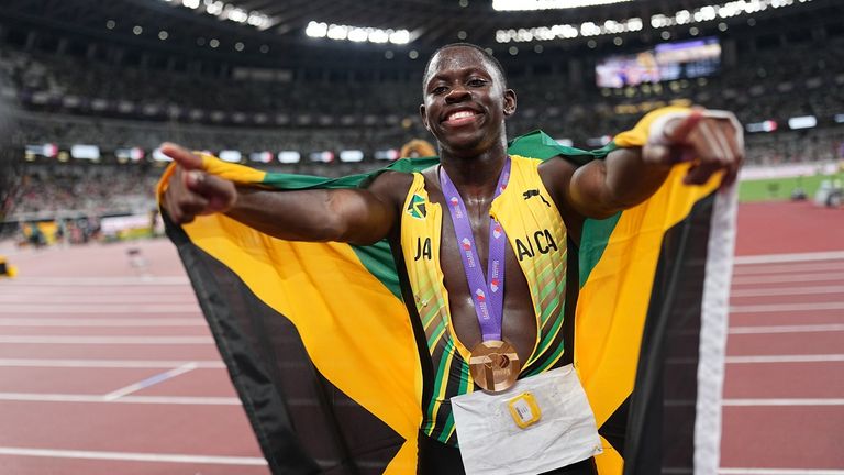 Oblique Seville gewinnt Gold auf 100 Metern.