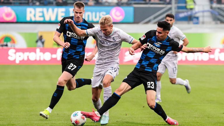 Der SC Paderborn und der VfL Bochum liefern sich ein umkämpftes Duell.