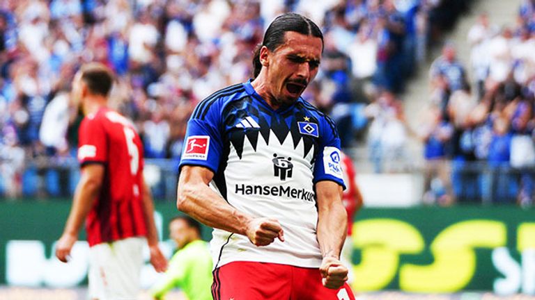 Rayan Philippe bejubelt sein Tor für den HSV.