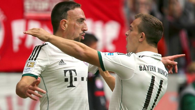 Xherdan Shaqiri (re.) schwärmt von Franck Ribery.