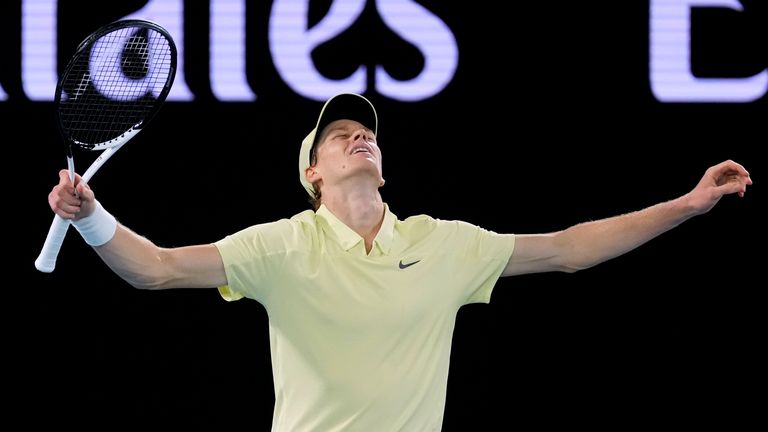 Sinner schlägt Zverev im Finale der Australian Open und verteidigt damit seinen Titel. 