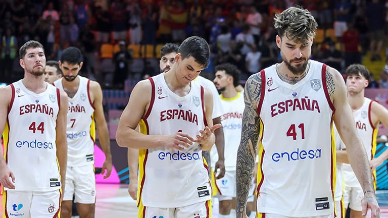 Die spanische Basketball-Nationalmannschaft geht enttäuscht vom Parkett.