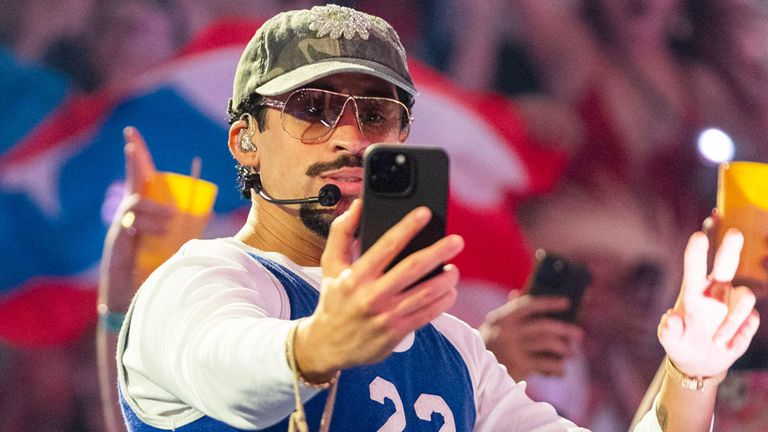 Bad Bunny übernimmt Halbzeit-Show beim Super Bowl.