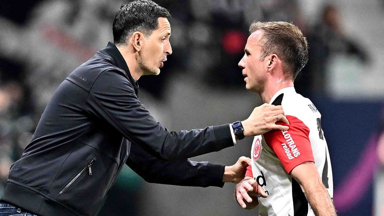 Dino Toppmöller (l.) möchte gerne weiter mit Mario Götze zusammenarbeiten.