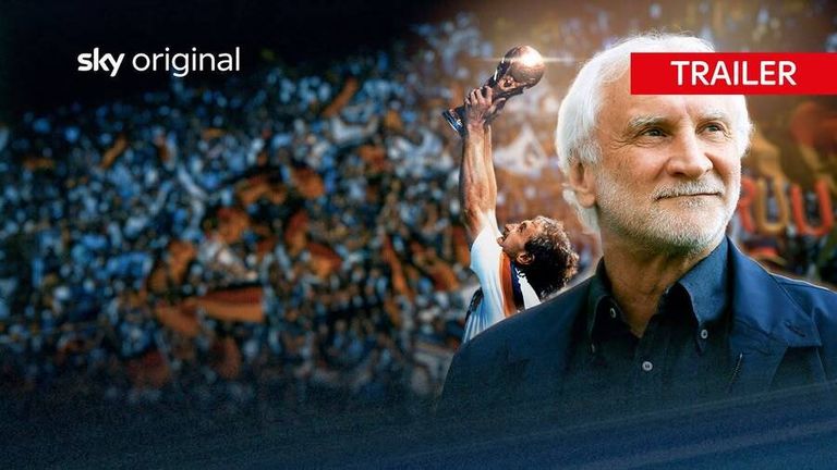 Ab 3.10.: Fußball-Legende Rudi Völler gibt in der Sky Original Doku Einblick in sein Leben zwischen Familie, Verein und DFB.
