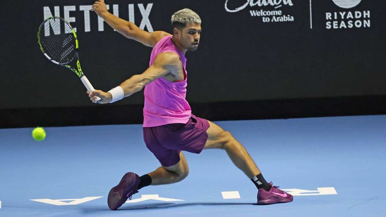 Tennis-Star Carlos Alcaraz steht im Finale des Six Kings Slam in Saudi-Arabien.