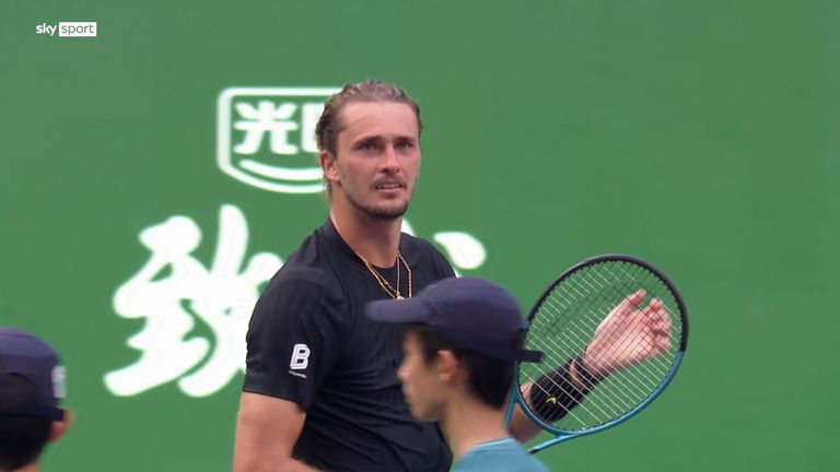 Alexander Zverev steht beim Masters in Shanghai in der dritten Runde
