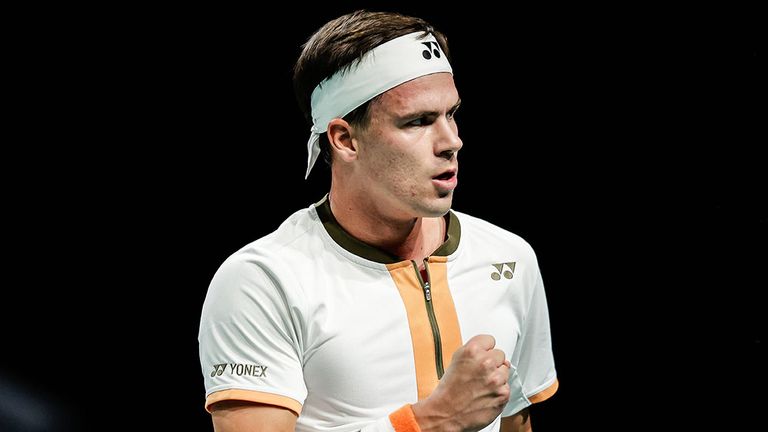 Daniel Altmaier ballt in Paris die Siegerfaust.