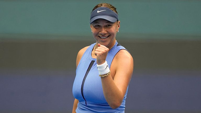 Amanda Anisimova ballt in Peking die Siegerfaust.